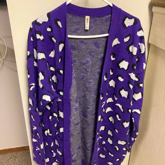Grecerelle Sweaters - Loose Knit Cable Open Sweater in Purple Leopard